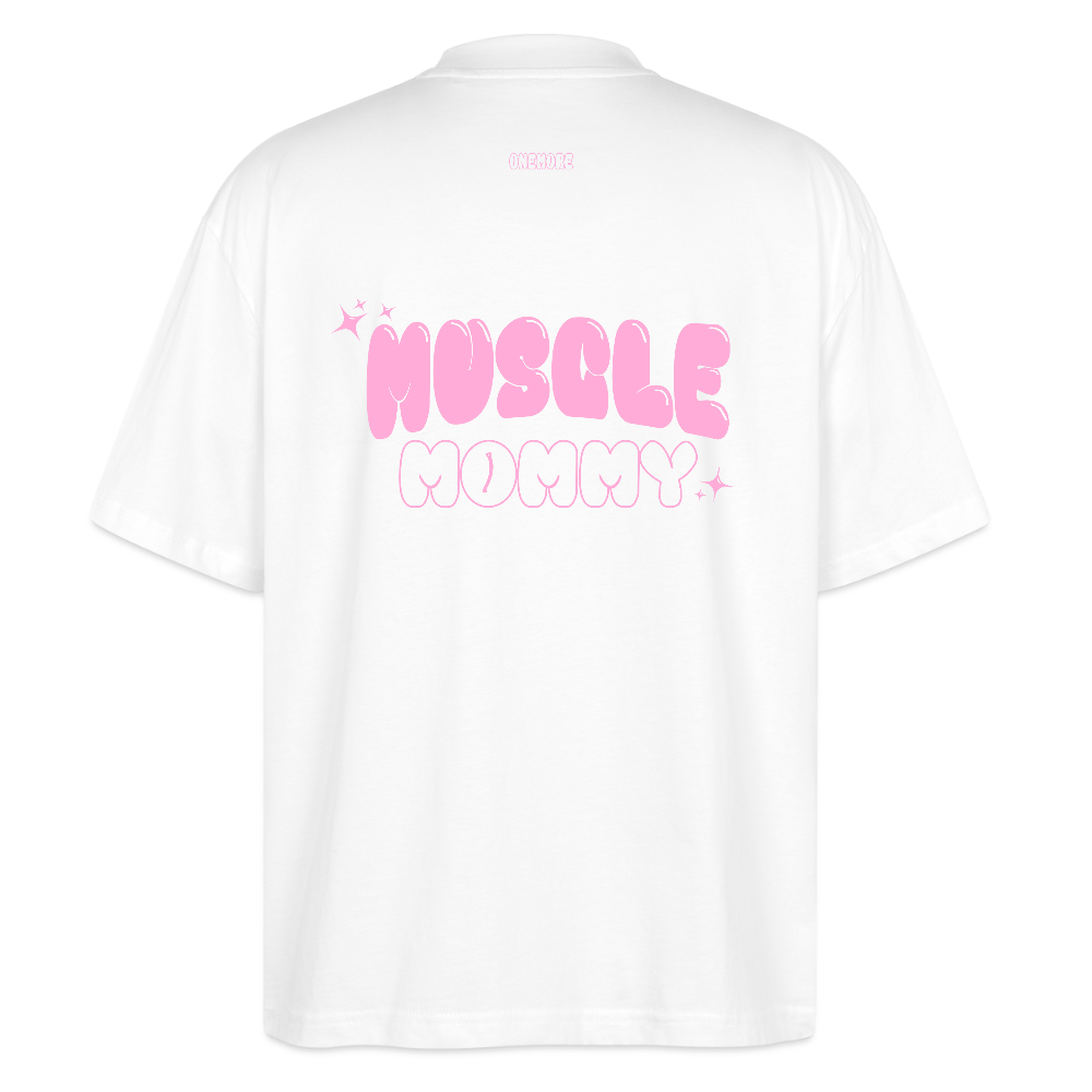 "Muscle Mommy" Oversized Premium Tee - Weiß